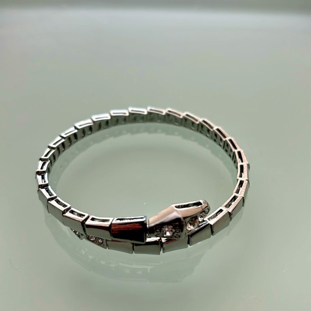Snake bracelet silver color stones on snake head and tail very stretchable